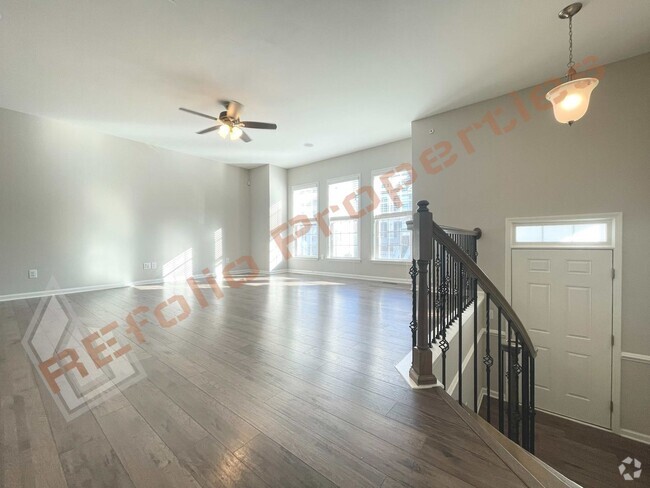 Building Photo - Beautiful End Unit 3 Story 4 bedroom, 3.5 ... Rental