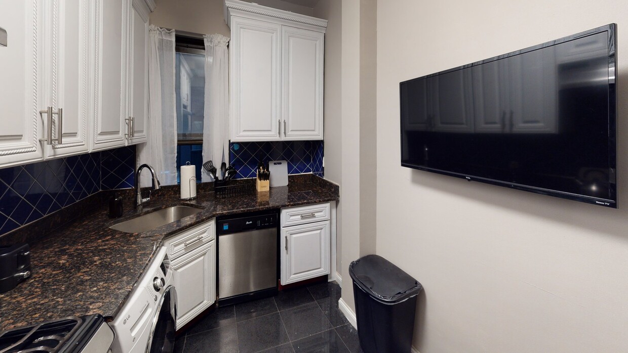 Photo - Private bedroom in 3 bed/1 bath Home