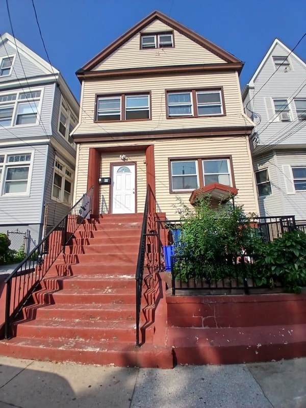 Building Photo - 66 Linden Ave Rental