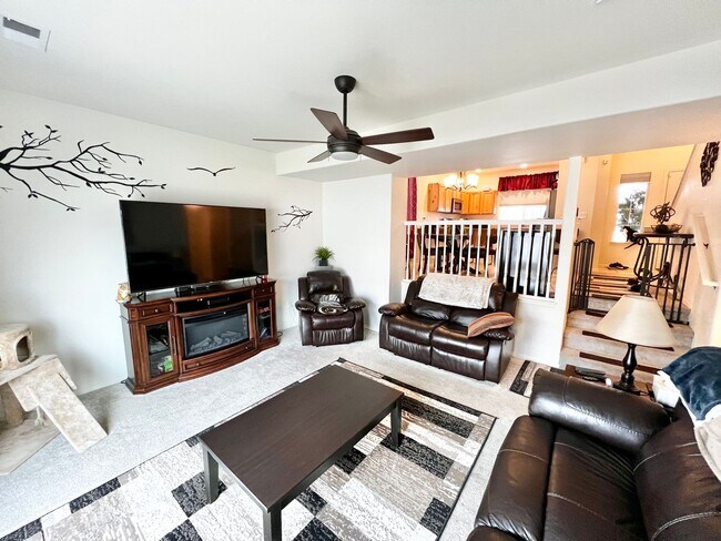 Photo - Spacious 4 Bed, 2 1/2 Bath House in Berthoud!