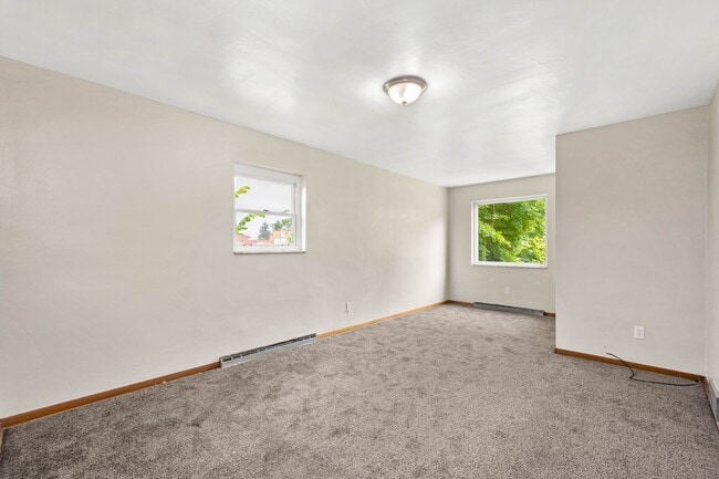 Photo - Stunning 3 bed, 2 bath home in Ambridge available August 15!