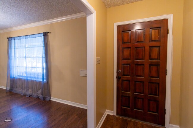 Photo - 1535 Primrose Dr