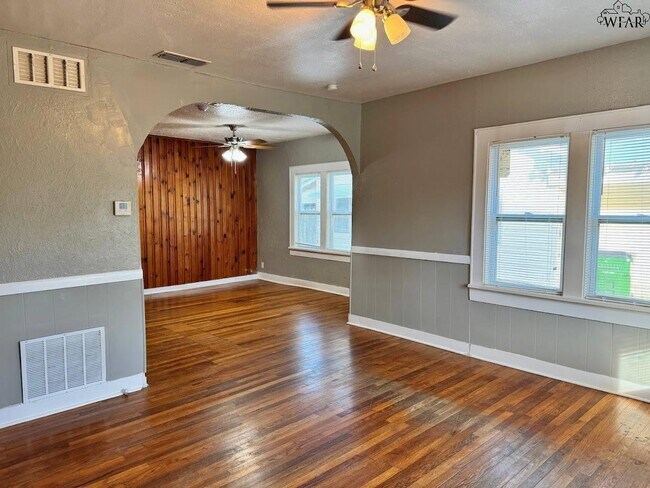 Photo - 3008 Cumberland Ave