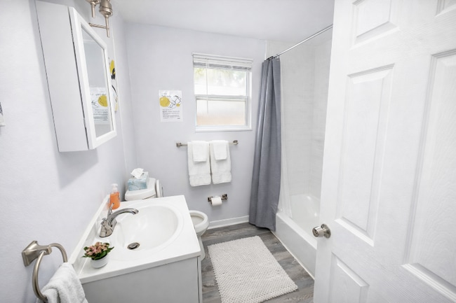 Photo - 1409 E Waters Ave