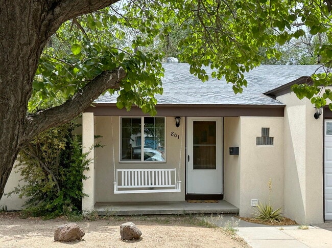 Photo - 801 Solano Dr NE