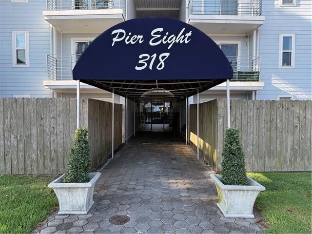 Building Photo - 318 Lake Marina Ave Unit 305