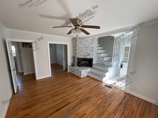 2233 Oak Dr