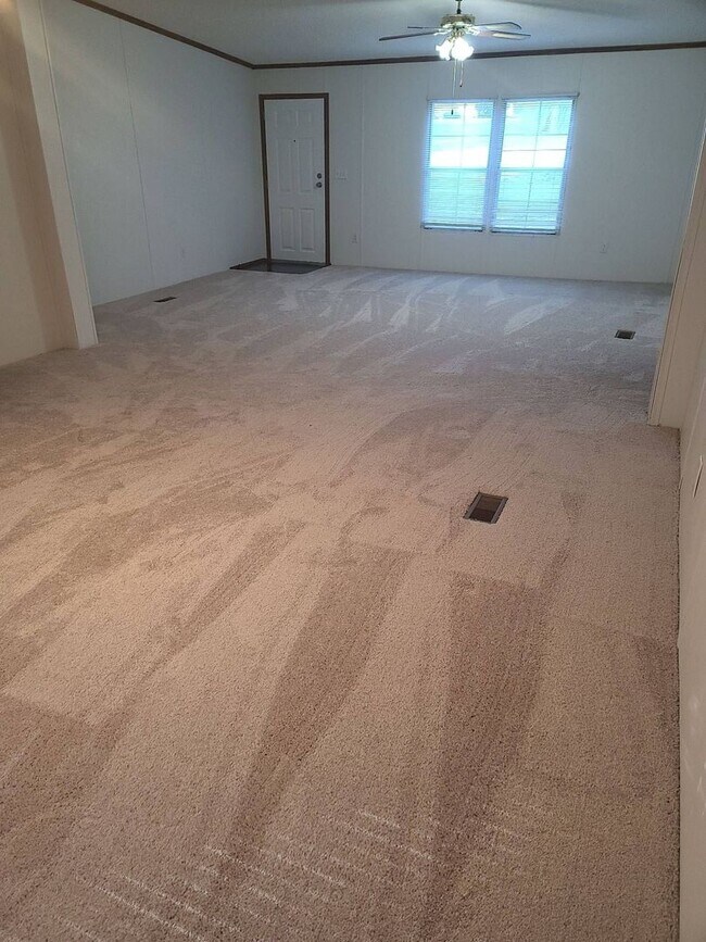 Photo - Large Home on Nearly an Acre! ACT NOW! ***RENT SPECIAL : 1/2 OFF FIRST MONTH OF RENT!!!