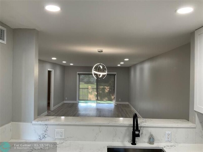 Photo - 6101 N Falls Cir Dr Unit 303