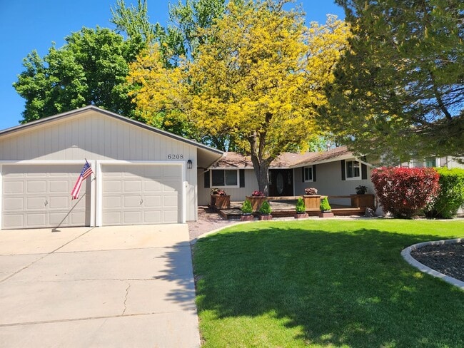 Building Photo - Great home S. Boise