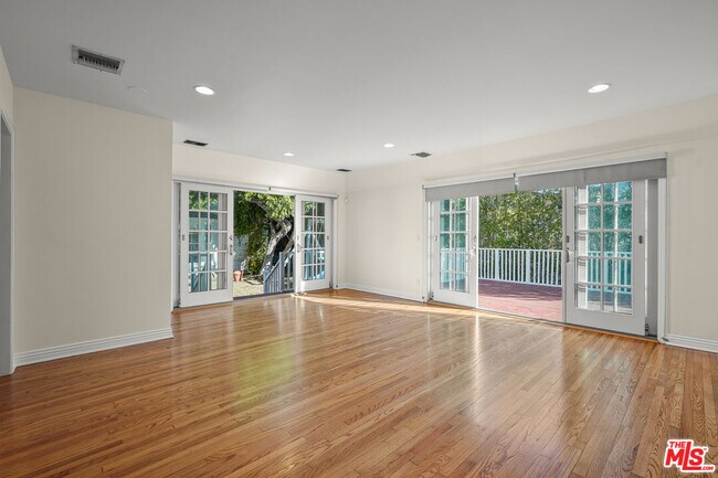 Photo - 266 Denslow Ave