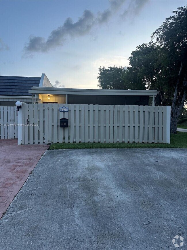 Building Photo - 8104 SW 82nd Pl Rental