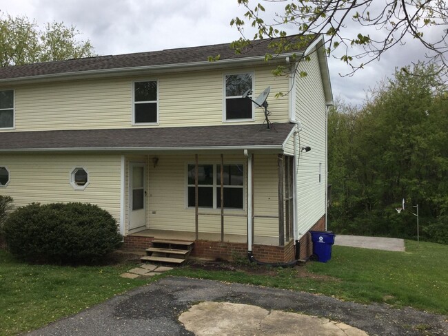 Christiansburg, 3 BR / 2 BA, Available Aug 25 - Christiansburg, 3 BR / 2 BA, Available Aug 25 Casa