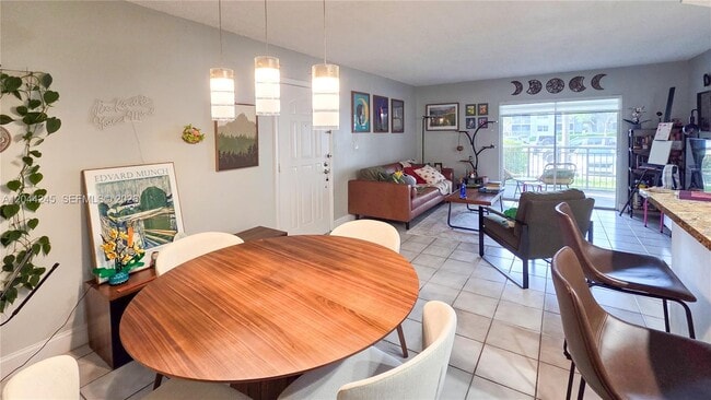Photo - 8590 SW 212th St Unidad 107