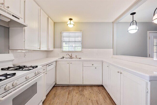 Photo - 5504 Coventry Ln