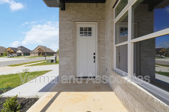 Photo - 970 Trestle Ln