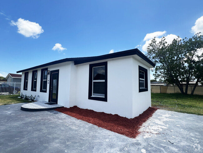 Building Photo - 3180 NW 92nd St Rental