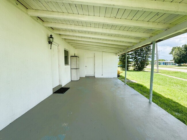 Cozy 3 Bedroom Home with Updated Kitchen and Spacious Yard in Port Charlotte
