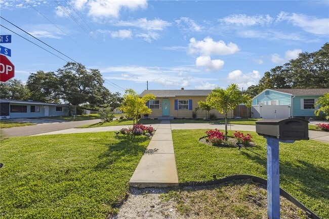 Building Photo - 702 Gray St S