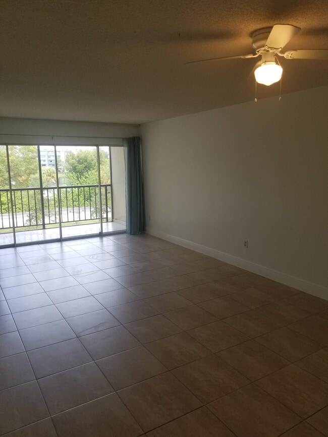 Building Photo - 9150 Fontainebleau Blvd Unit 307 Rental
