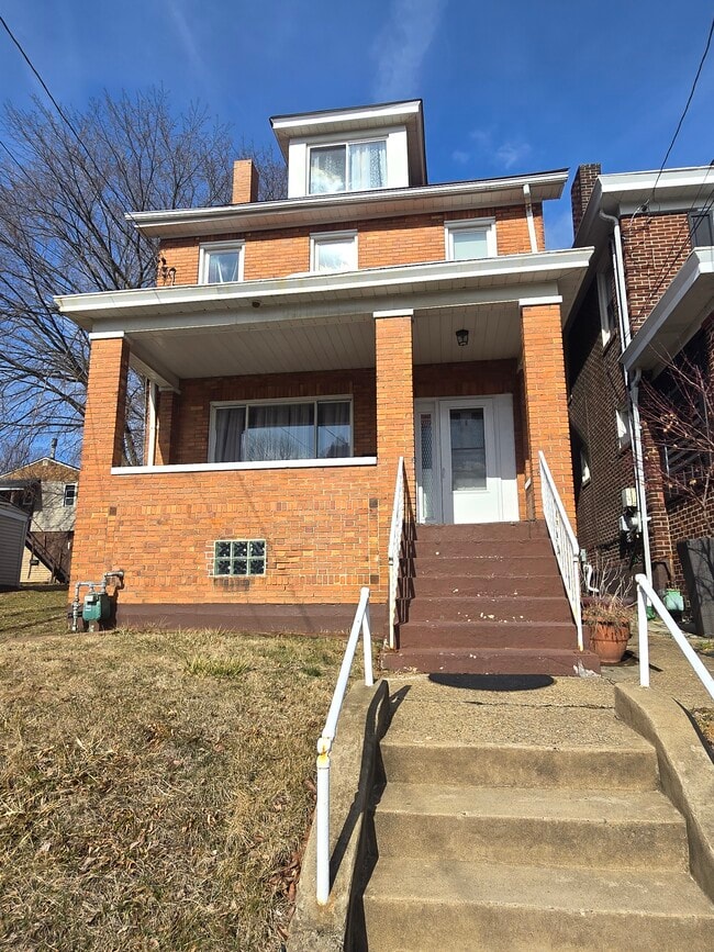 Building Photo - 351 W 12th Ave