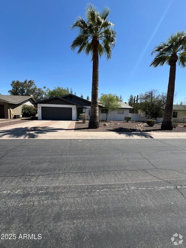 Building Photo - 233 E Huntington Dr Rental