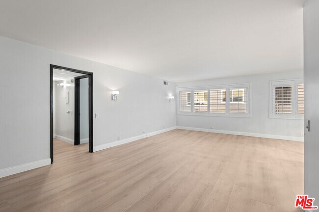 Photo - 1121 N Olive Dr Unit 209