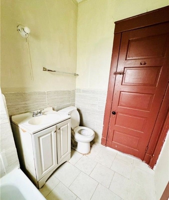 Photo - 351 Moselle St