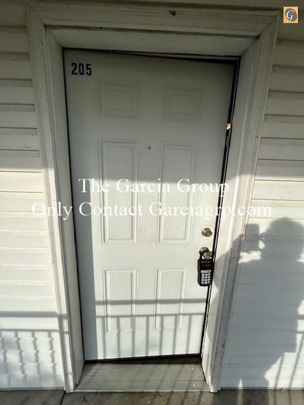Photo - 92 E Burnside St Unidad B205