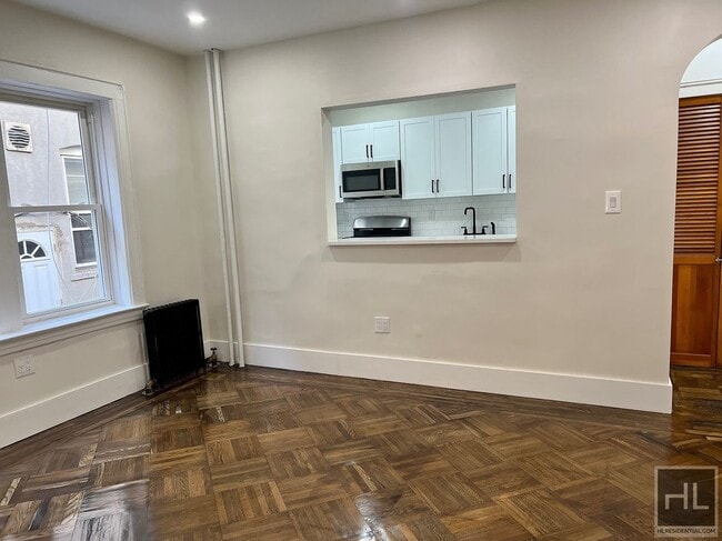 Photo - 4BR 1BA Floor Through Classic 7 w/ Parking... Unit 1