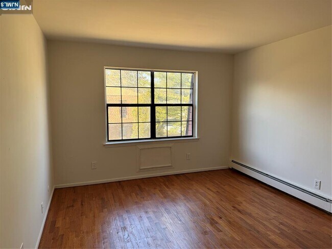 Photo - 252 Collignon Way Unit 4B