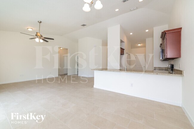 Photo - 535 Cardinal Way