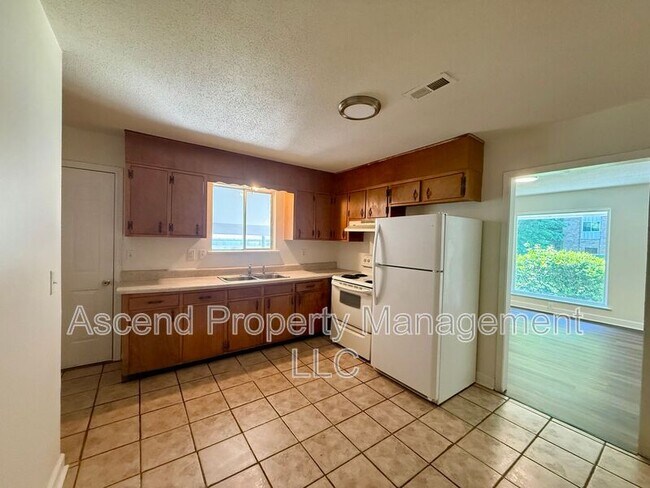 3341 Pinewood Ave Unit B