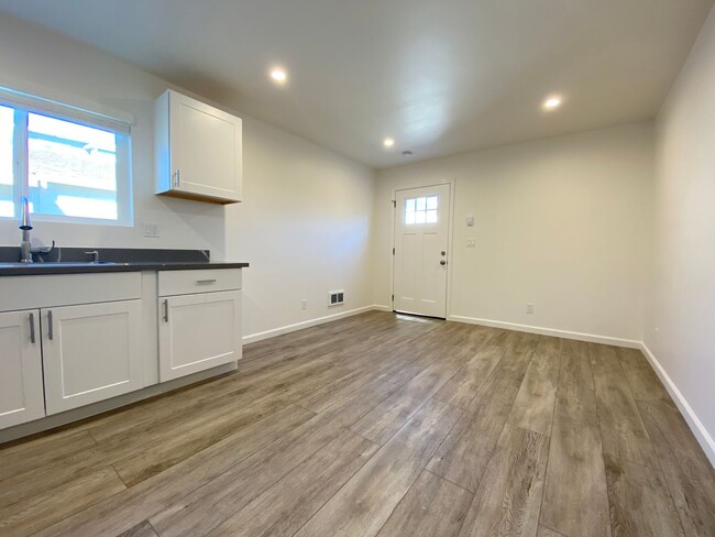 Photo - 1301 Darwin St Apartment Unit B