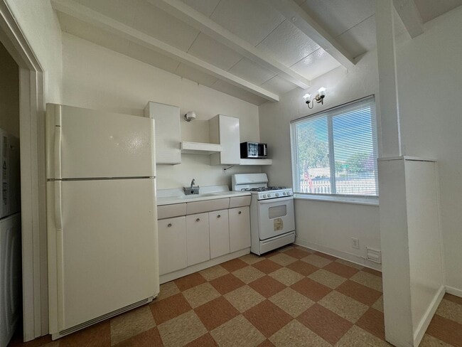 219-221 N Curry St Unit 219