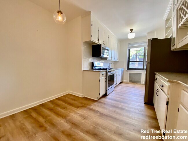 Photo - 337 Tappan St Unit 3