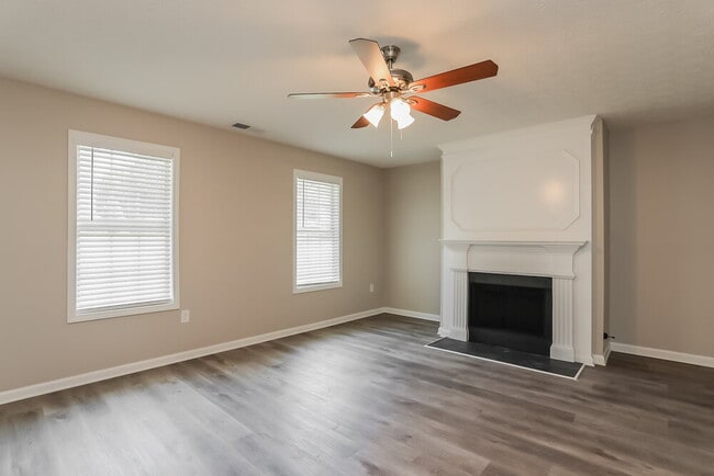 Photo - 733 Sinclair Way