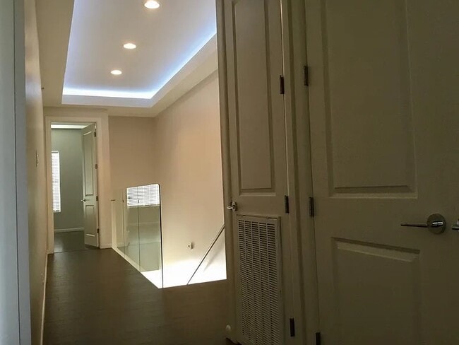 Photo - 3010 S L Ln