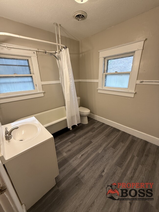 Photo - 303 Harrison St