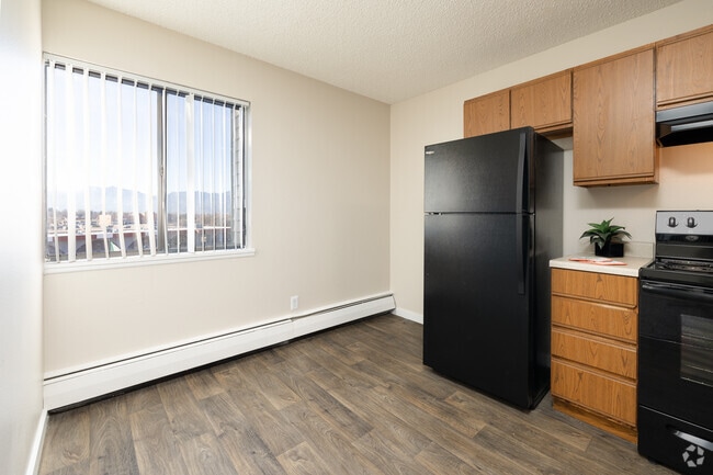 2BR, 1BA - 760SF - Dining Area and Kitchen - Airlan Arms