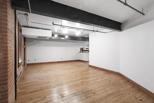 Building Photo - 1011 Wood St Unit 203A