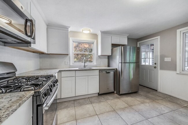 Photo - 15 Ellington St