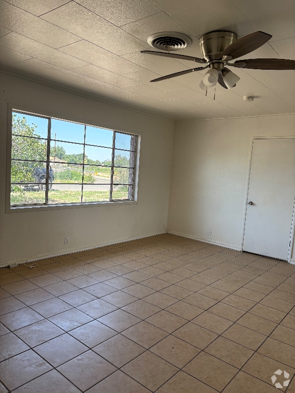 Building Photo - 1000 Rancho Rd Rental