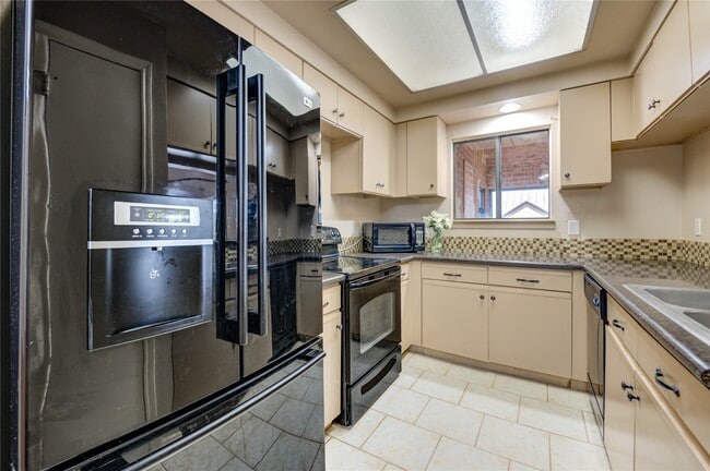 Photo - 4144 Greystone Way Unit 306