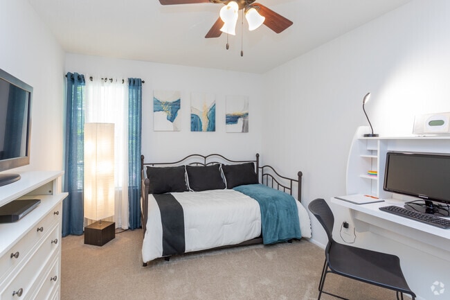 2BR, 1.5BA - 950SF - Bedroom