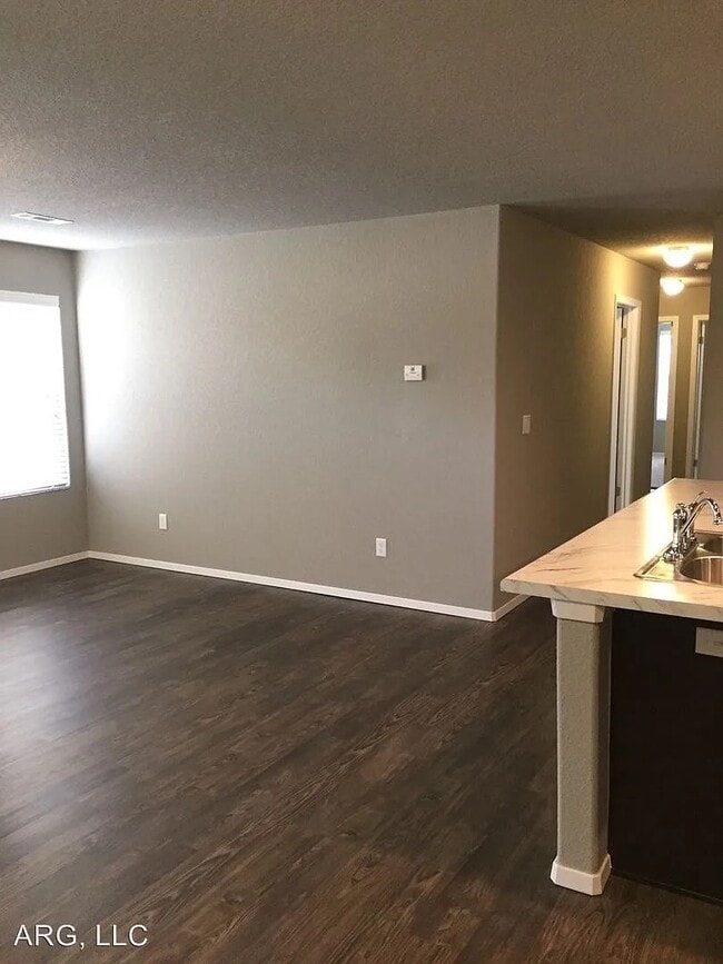 Photo - 231 N Broadway Dr