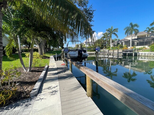 Photo - Seasonal 4-bedroom 4-bathroom waterfront h... Casa