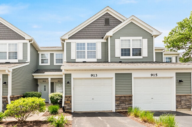 Building Photo - 913 Genesee Dr