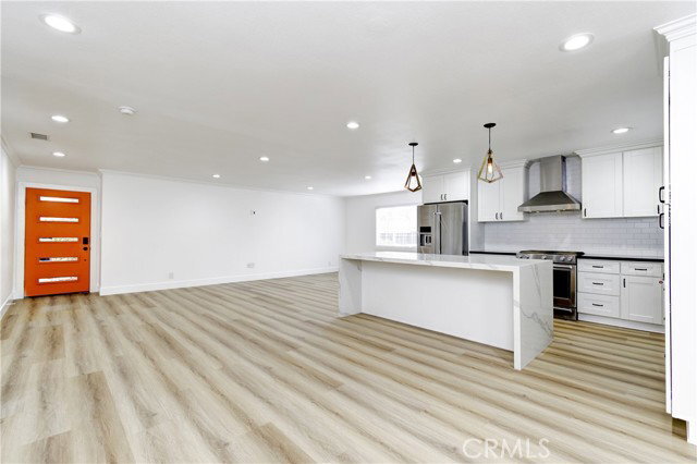 Photo - 641 Joann St