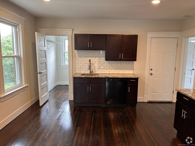 Building Photo - 76 Spring St Unit 2 Rental